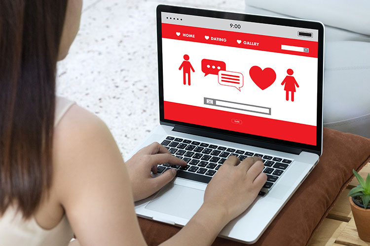 ネット婚活は怖い？ネットでの出会いから婚活を成功させるポイント