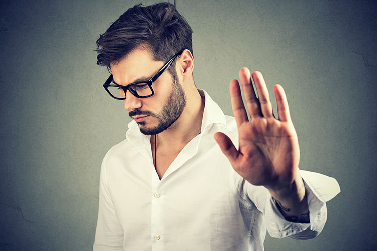 男性が見せる脈なし・恋愛対象外サインの見分け方