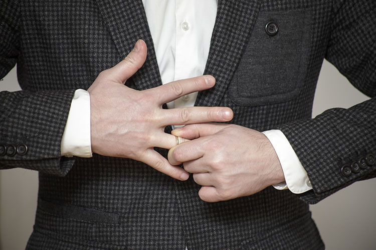 あなたの彼氏・気になる男性は大丈夫？不倫する既婚男性の特徴を紹介